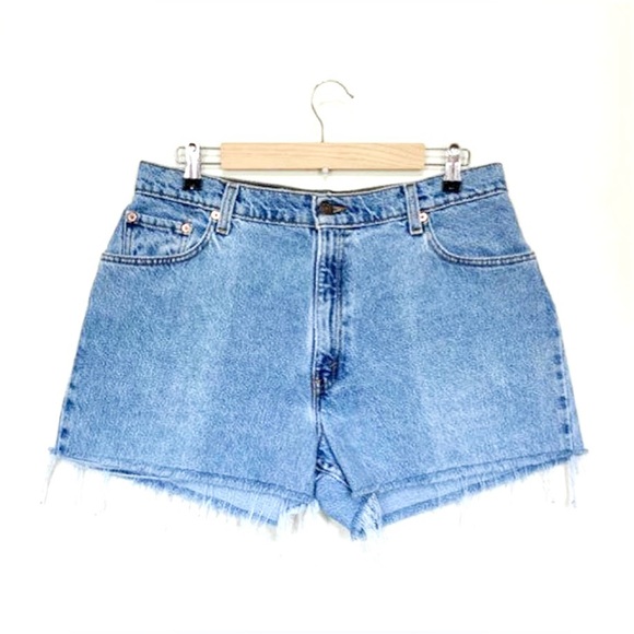 Sale 🚩 VINTAGE LEVI HIGH WAISTED CUT OFF SHORTS ❤️ SIZE 26 VINTAGE LEVI SHORTS - Picture 4 of 8